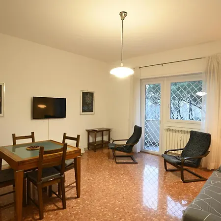 Vatican Firefly House Řím