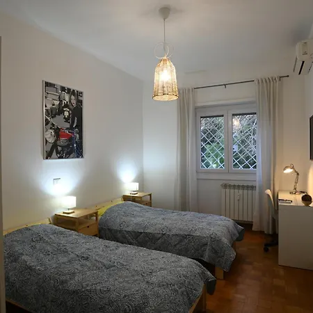 Vatican Firefly House Řím