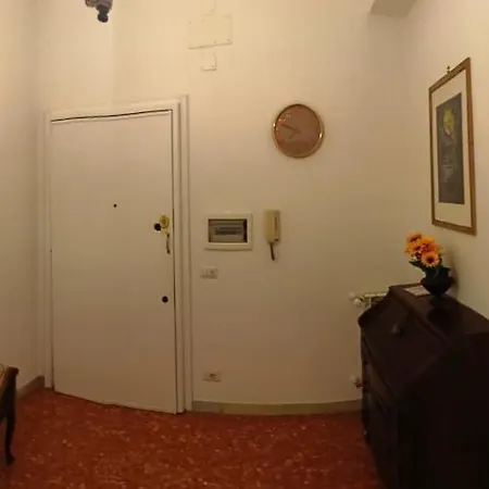 Vatican Firefly House * Řím
